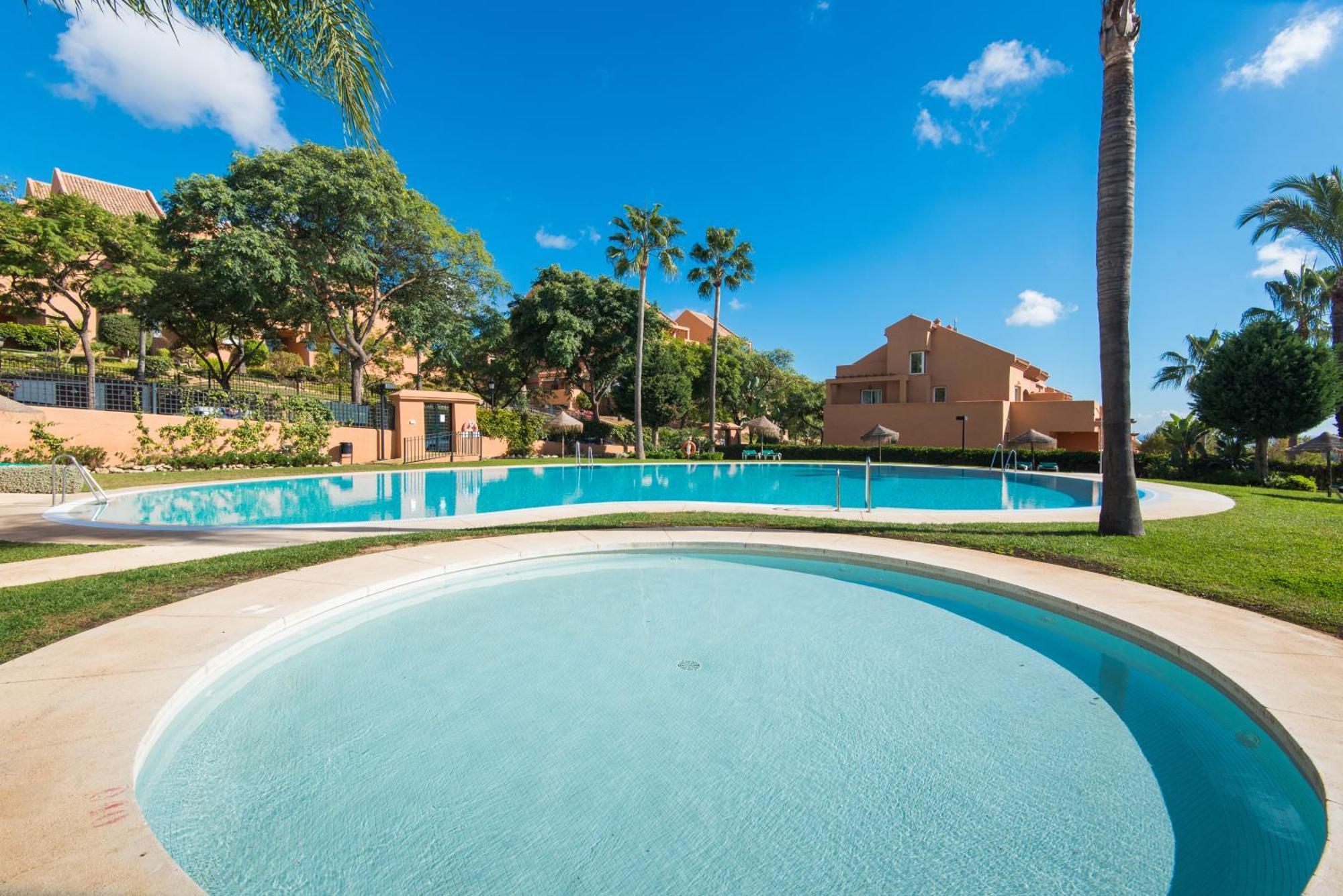 Rentandhomes Penthouse Elviria Golf Appartamento