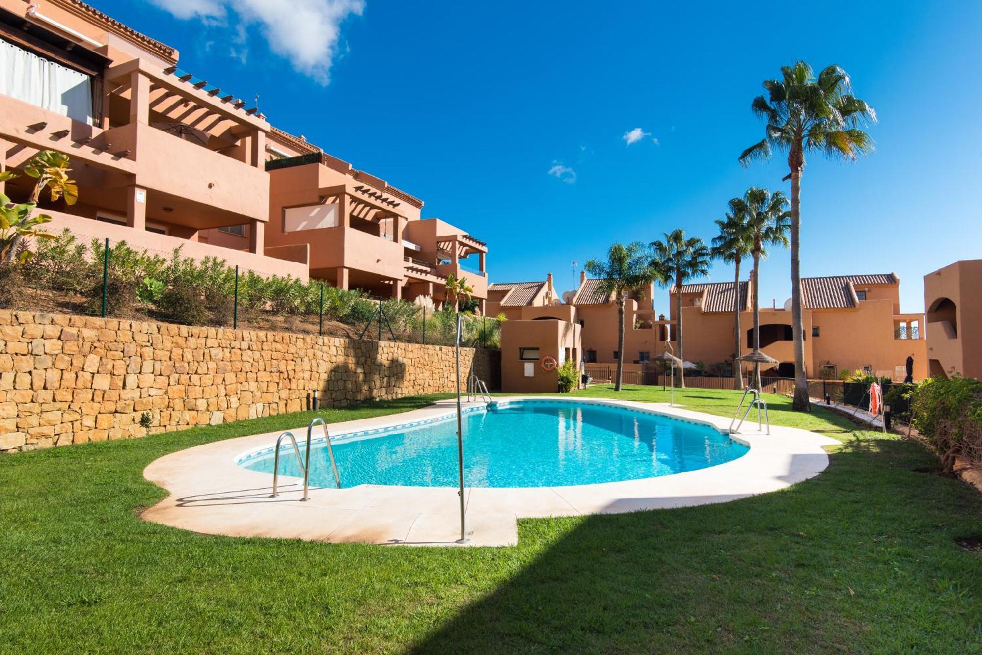 Rentandhomes Penthouse Elviria Golf Appartamento